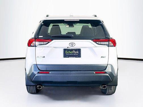 Ice Cap 2025 Toyota RAV4 XLE