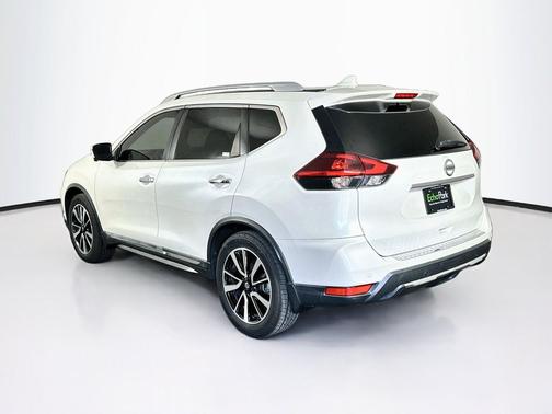 Pearl White Tricoat 2020 Nissan Rogue SL