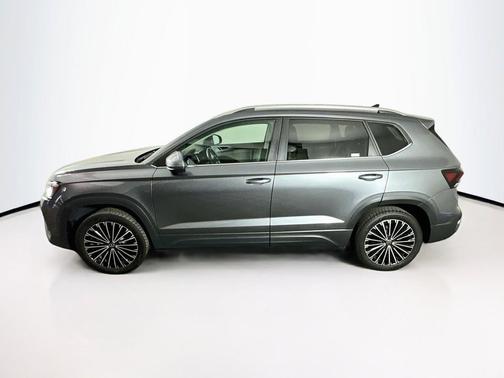 Platinum Gray Metallic 2025 Volkswagen Taos 1.5T SE