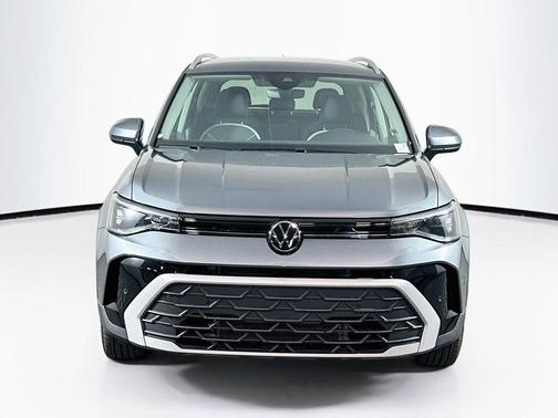 Platinum Gray Metallic 2025 Volkswagen Taos 1.5T SE
