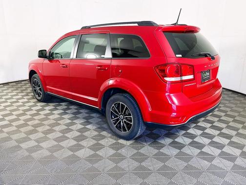 Redline 2 Coat Pearl 2019 Dodge Journey SE