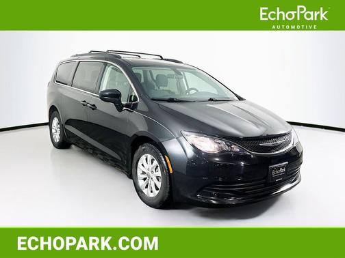 Brilliant Black Crystal Pearlcoat 2019 Chrysler Pacifica LX