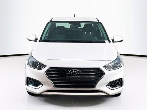 Frost White Pearl 2022 Hyundai Accent SEL