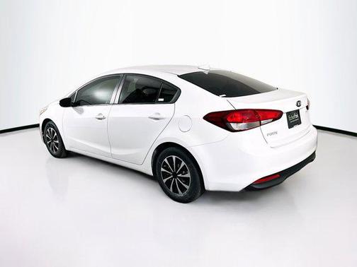 Snow White Pearl 2018 Kia Forte LX