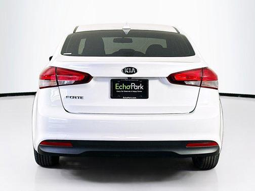 Snow White Pearl 2018 Kia Forte LX