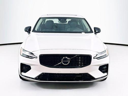 2024 Volvo S60 B5 Plus Dark Theme