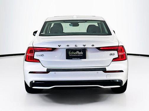 2024 Volvo S60 B5 Plus Dark Theme