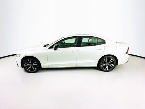 2024 Volvo S60 B5 Plus Dark Theme