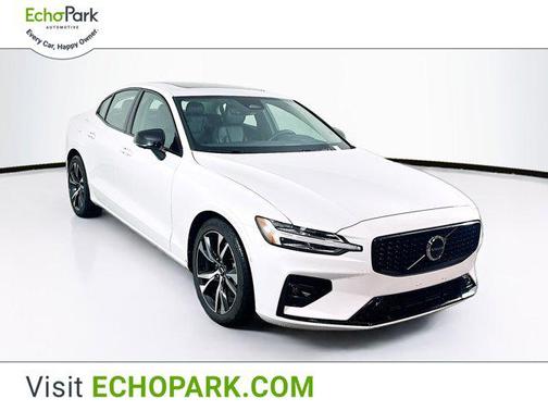 2024 Volvo S60 B5 Plus Dark Theme