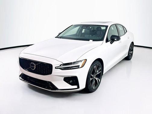 2024 Volvo S60 B5 Plus Dark Theme