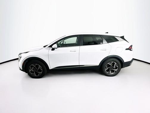Glacial White Pearl 2025 Kia Sportage LX