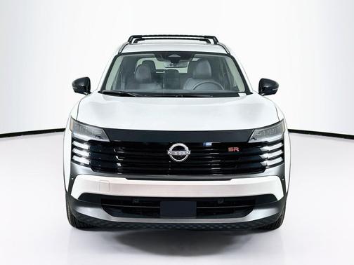 Aspen White Tricoat 2026 Nissan Kicks SR