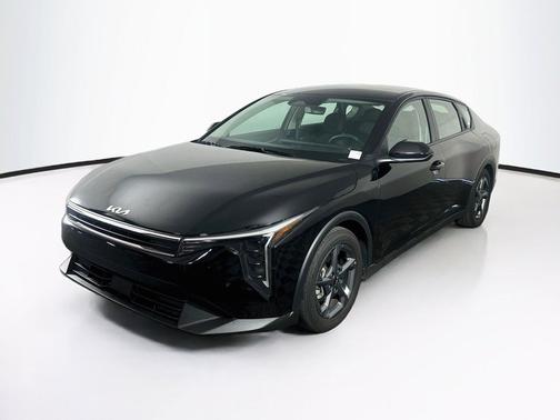 Aurora Black Pearl 2025 Kia K4 LXS