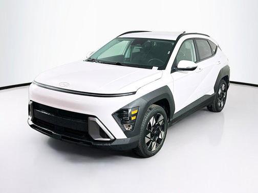 Atlas White 2025 Hyundai KONA SEL