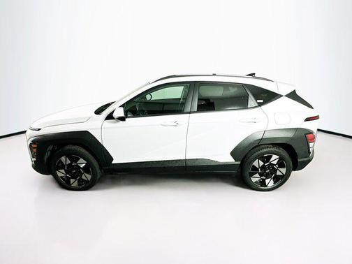 Atlas White 2025 Hyundai KONA SEL