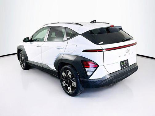 Atlas White 2025 Hyundai KONA SEL