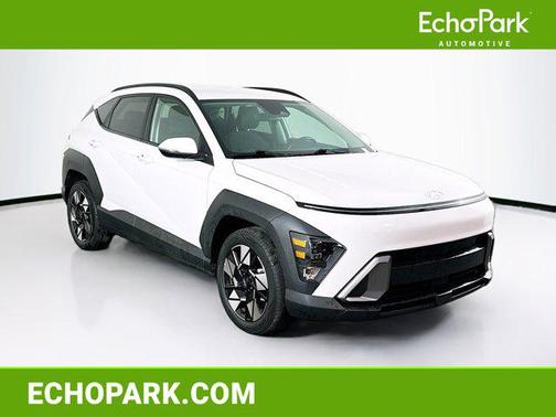 Atlas White 2025 Hyundai KONA SEL
