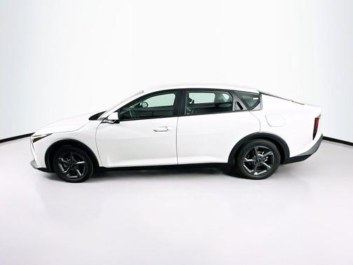 Snow White Pearl 2025 Kia K4 LXS