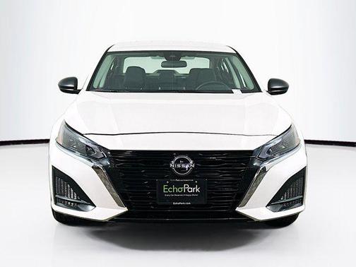 Glacier White 2025 Nissan Altima SV FWD