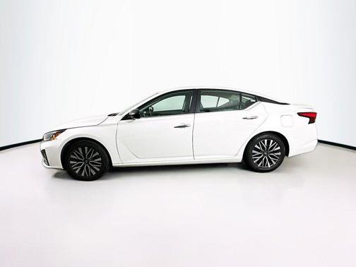 Glacier White 2025 Nissan Altima SV FWD