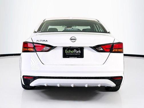 Glacier White 2025 Nissan Altima SV FWD