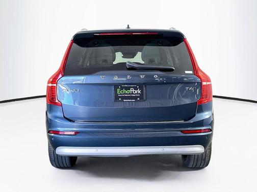 Denim Blue Metallic 2022 Volvo XC90 T6 Momentum