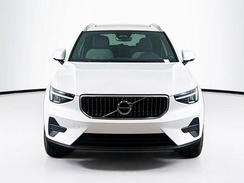 Crystal White Pearl 2025 Volvo XC40 B5 Core Bright Theme