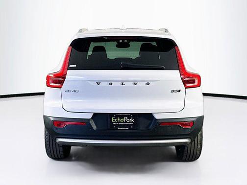 Crystal White Pearl 2025 Volvo XC40 B5 Core Bright Theme