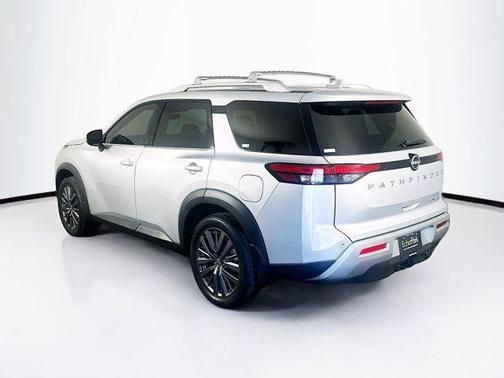 Brilliant Silver Metallic 2023 Nissan Pathfinder SL 4WD