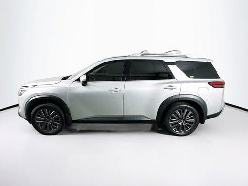 Brilliant Silver Metallic 2023 Nissan Pathfinder SL 4WD
