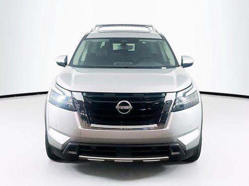 Brilliant Silver Metallic 2023 Nissan Pathfinder SL 4WD