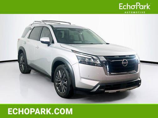 Brilliant Silver Metallic 2023 Nissan Pathfinder SL 4WD