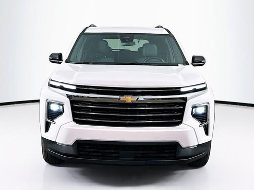 Summit White 2025 Chevrolet Traverse LT