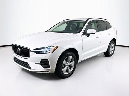 2022 Volvo XC60 B5 Momentum