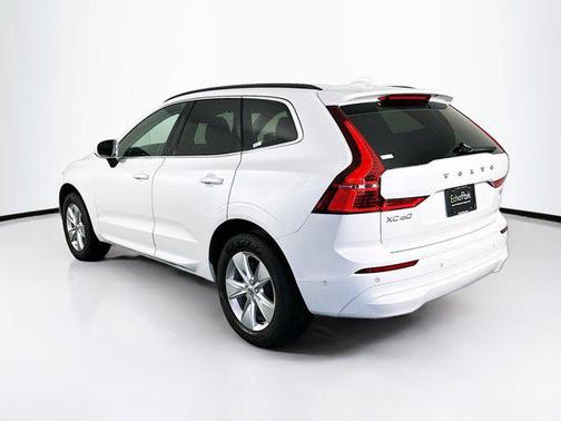 2022 Volvo XC60 B5 Momentum