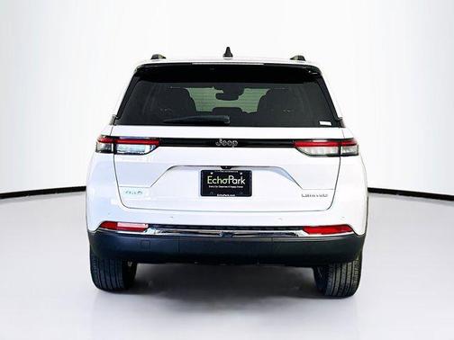 Bright White Clearcoat 2023 Jeep Grand Cherokee Limited