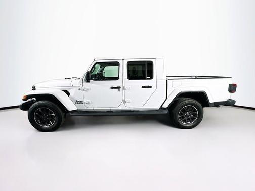 Bright White Clearcoat 2022 Jeep Gladiator Overland