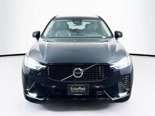 2024 Volvo XC60 B5 Core Dark Theme