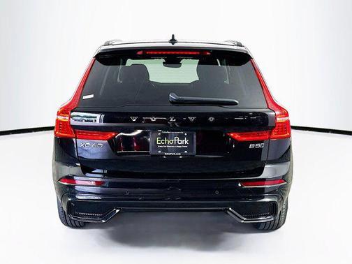 2024 Volvo XC60 B5 Core Dark Theme