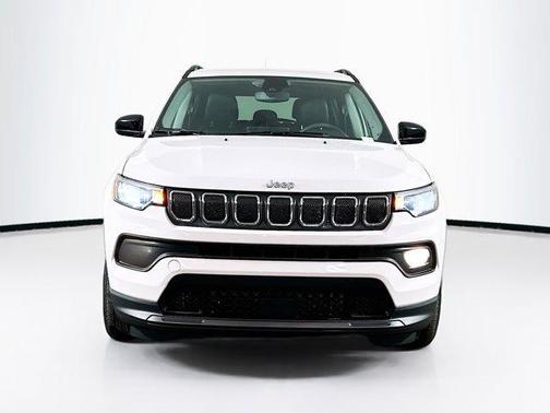 Bright White Clearcoat 2022 Jeep Compass Latitude