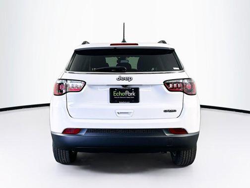 Bright White Clearcoat 2022 Jeep Compass Latitude
