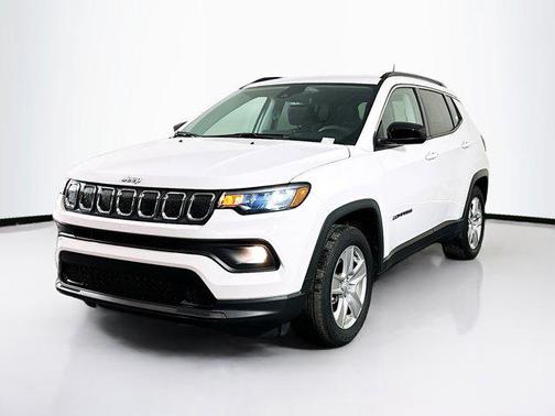 Bright White Clearcoat 2022 Jeep Compass Latitude
