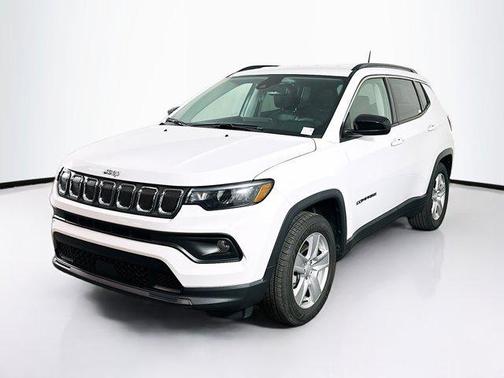Bright White Clearcoat 2022 Jeep Compass Latitude