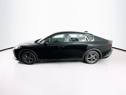 Aurora Black Pearl 2025 Kia K4 LXS