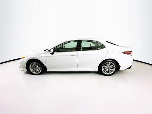 2019 Toyota Camry Hybrid XLE
