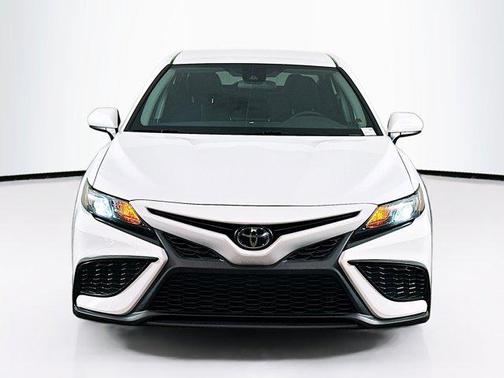 Super White 2021 Toyota Camry SE