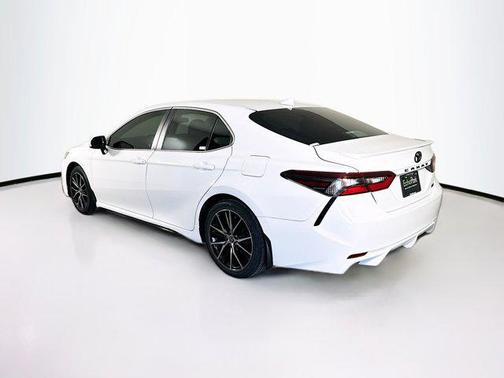 Super White 2021 Toyota Camry SE