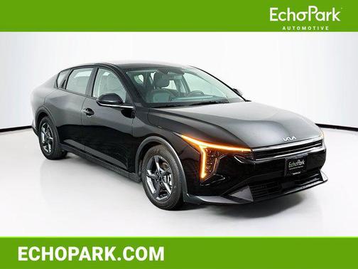 Aurora Black Pearl 2025 Kia K4 LXS