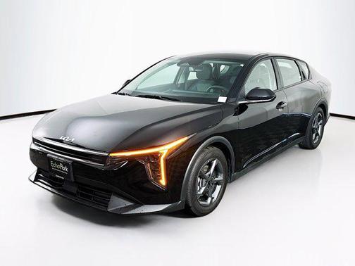 Aurora Black Pearl 2025 Kia K4 LXS