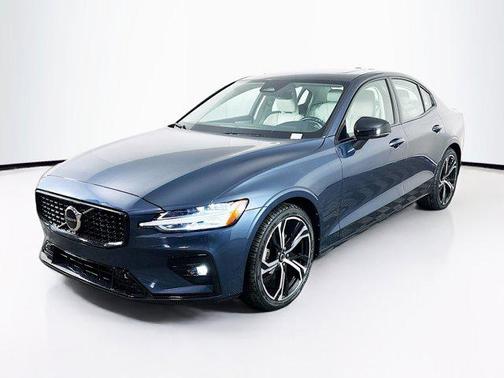 2024 Volvo S60 B5 Core Dark Theme